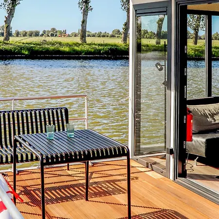 Gorgeous Ship In With House Sea View